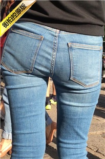 街拍蓝色紧身牛仔裤xinggan紧臀显内痕美眉[658M/MOV]