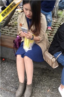 坐在路边休息的短裙MTMM [173M/MOV]