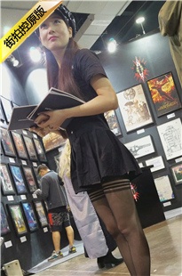 4K-街拍黑色制服短裙黑丝美女[558M/MP4]