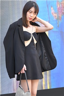 吊带黑裙凉鞋小姐姐3A8080[4.31G]