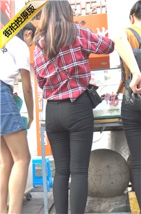 4K画质：极品打底翘臀美眉[3.12G/MP4]