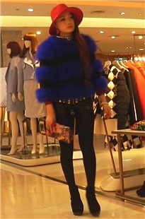 这样的肥臀妞走在路上就是勾引人犯罪[481M/AVI]