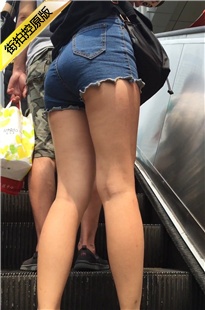 清纯的小蓝牛热裤MM翘臀扭动不错[189M/MOV]