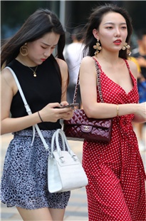 性感吊带低胸小姐姐3A3037[218M]