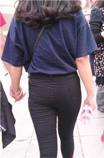 黑色紧身裤丰臀MM屁屁紧绷[102M/MP4]