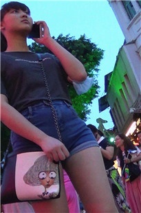 身材劲爆的热裤小妹[518M/MTS]