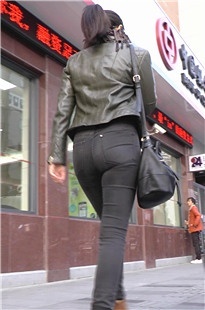 浑圆翘臀黑牛时尚MM [670M/M2TS]