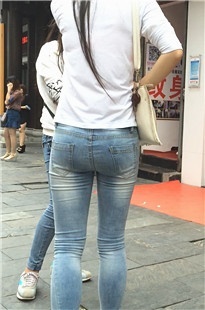 极品蓝牛圆紧臀美眉[382M/MOV]