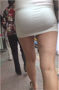 白色包臀裙美眉翘臀动人[195M/MTS]