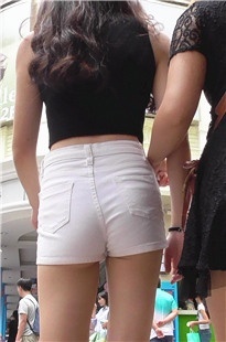 极品白热裤美眉，性感的小腹[380M/MTS]