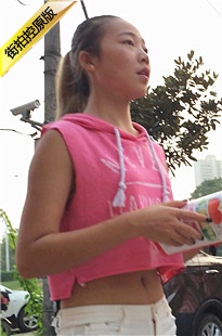 红衣白热裤小妹[2.39G/MOV]