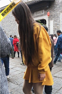 街拍黄色短裙肉丝长发美眉[230M/MOV]