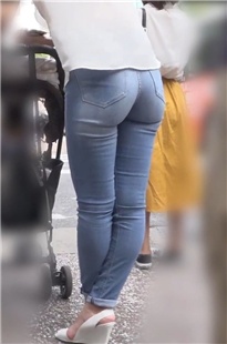 蓝色紧身高跟圆润翘屯美女[563M]