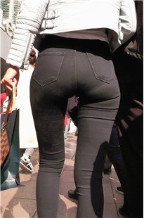 【七天大师原创作品】吃雪糕紧身牛仔小MM[3.31G/MP4]