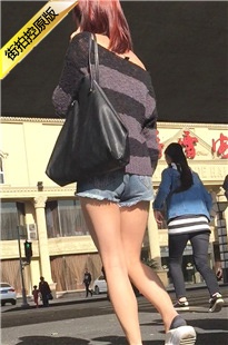 身材超赞的长腿牛仔热裤美眉[654M/MOV]