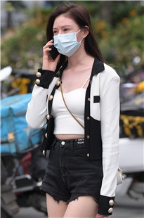 热裤小姐姐【套图+视频】3A7090[2.93G]