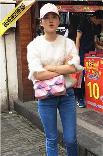 身材和样貌都很极品的蓝牛翘臀美女[299M/MOV]