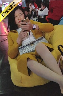 4K-端坐的黄色外套街拍肉丝美眉[674M/MP4]