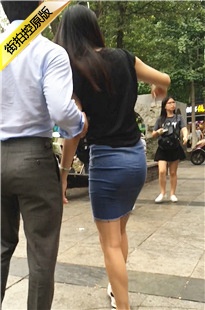 街拍极品紧绷包臀牛仔裙长发美眉[236M/MOV]