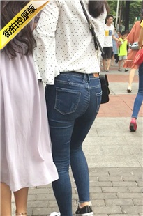 街拍紧身牛仔裤MM [318M/MOV]