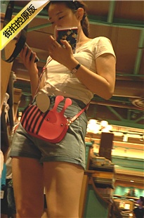 这个热裤妹子像个小蜜蜂[175M/M2TS]