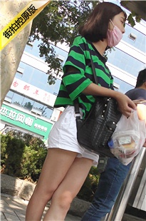 4K-大学热裤长腿萌妹子红趾微翘[501M/MP4]