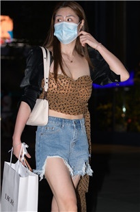 肤白腿长性感的热裤覆盖我心3A6692[1.36G]