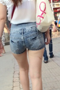 热裤MM，PP看起来很饱满[205M/MOV]