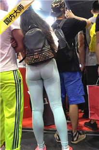 4K超清视频！很少见的青色瑜伽裤美臀美女[MP4/2GB]