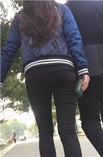 大学美女黑色紧身裤篇(九)此女无法算美女，莫怪[596M/MP4]