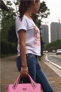 公交站超紧牛仔裤MM[282M/MOV]