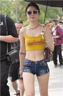 月薪多少能拥有她呢3A5941[2.61G]