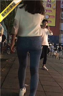 街拍紧绷蓝色牛仔裤饱满圆润翘臀美眉[291M/MOV]