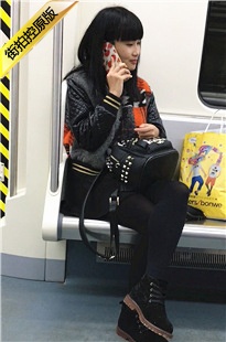 地铁拍摄黑丝长发小妹[250M/MOV]