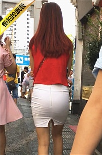 街拍白色紧绷包臀裙性感圆润翘臀长发美眉[347M/MOV]