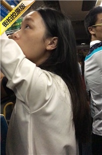 公车绝美紧牛好臀美眉让我顶了几下[1.07G/MOV]