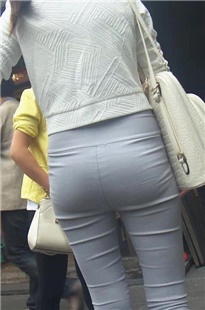 游园的紧身裤身材美眉笑的真开心[287M/MP4]