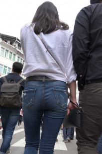 紧身牛仔巨屯女神