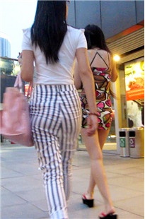 两个极品美女身材真好啊[1.0G/MP4]