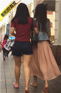 步行街跟拍两个美眉逛街[855M/MOV]