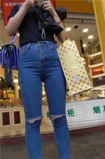 【纳兰xing急作品】紧缚的丰满牛仔[MP4/568MB]