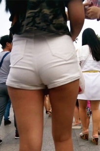 绝对美女，如此动人相貌竟然身材这般好[129M/MP4]