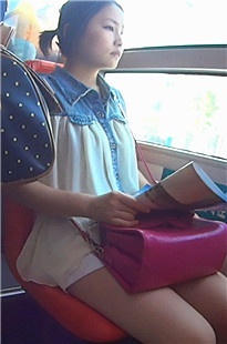 车上正拍SW嫩腿MM [764M/MP4]