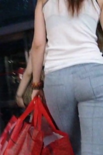 很有味道的紧身人七，丁字内裤哦[220M/MP4]