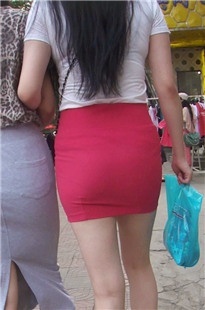 长裙和短裙包臀美眉，各领风sao[157M/MP4]