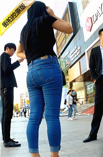 九分紧身蓝牛美眉[35.3M/MP4]