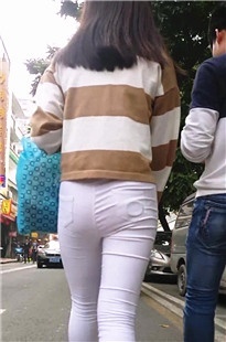 和男朋友逛街的白裤MM [176M/MP4]