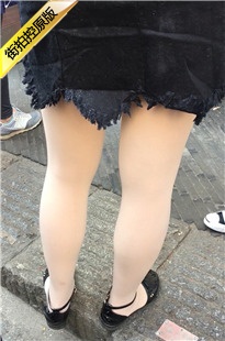 黑色短裙肉丝美眉[176M/MOV]