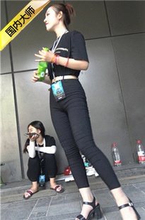 4K超清视频！黑色紧身七分裤美臀美女[MP4/2.63GB]