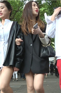 4K-性感短裙街拍两美女DJ796[1.32G]